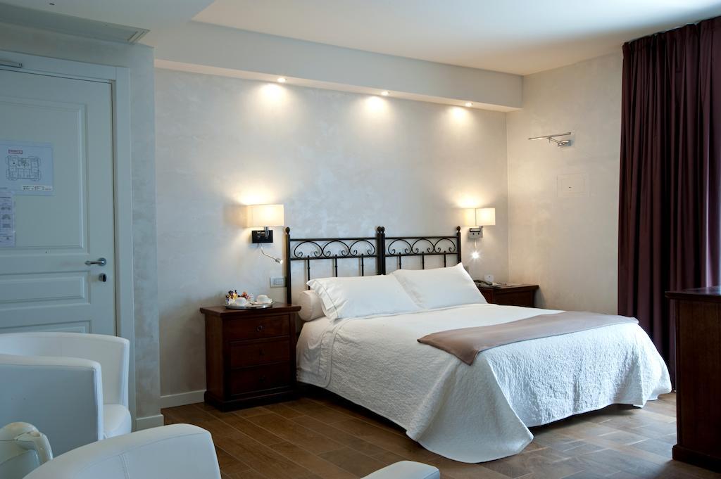 Hotel Ferro Di Cavallo Pavullo nel Frignano Room photo